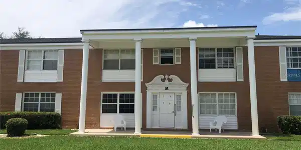 4158 TAMIAMI TRAIL