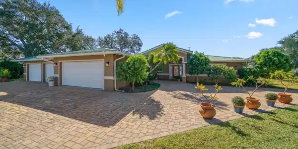 407 HARBOR VIEW LANE