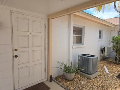 5064 LIVE OAK CIR