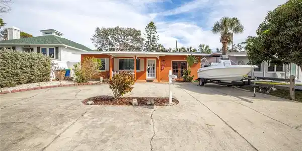 1211 BAY PINE