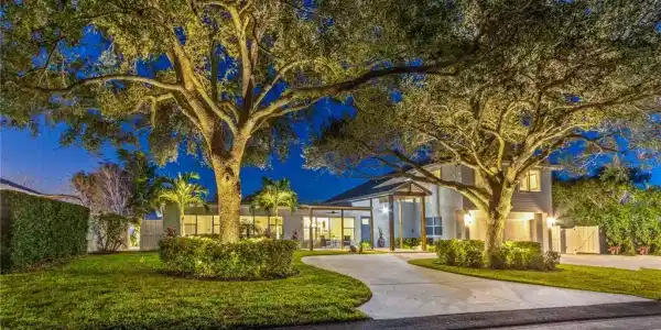 124 LIVE OAK