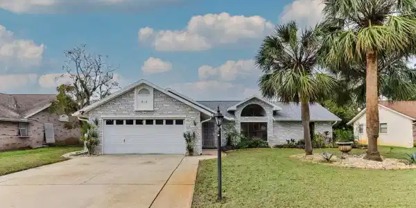 212 MEADOW LAKE