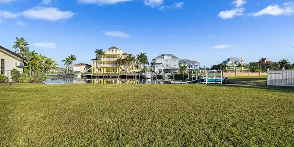 5350 WESTSHORE