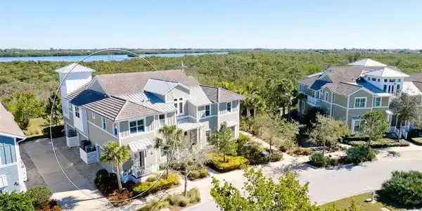 237 SAPPHIRE LAKE