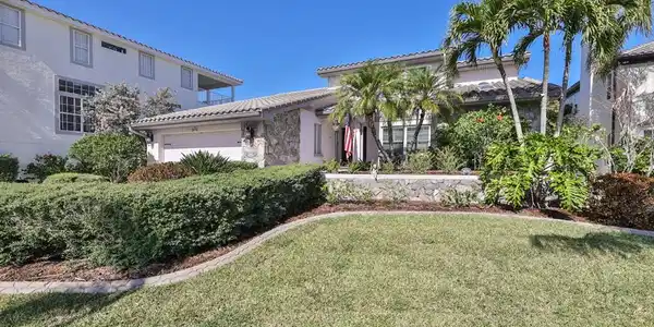 935 SYMPHONY ISLES