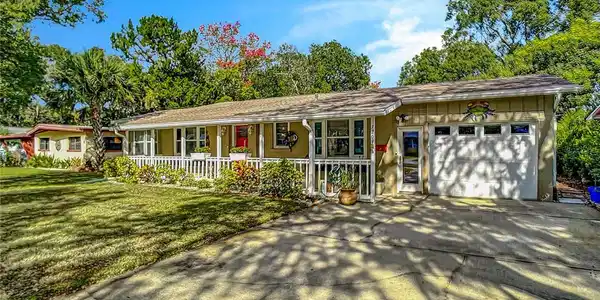 1209 LIVE OAK