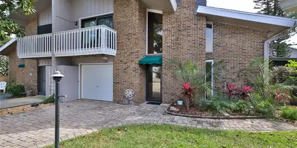 152 BREEZEWAY