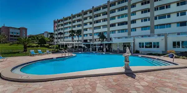 100 BLUFF VIEW