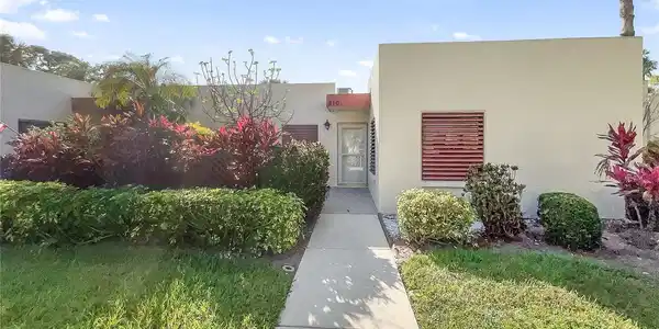 810 SPRING LAKES