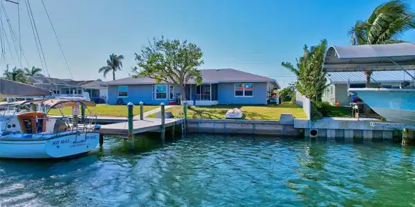 3715 ROYAL PALM