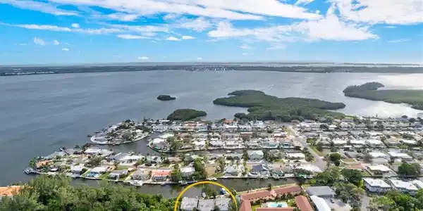 10215 MANATEE W