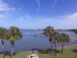 100 BLUFF VIEW