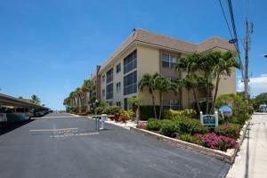 1400 TARPON CENTER