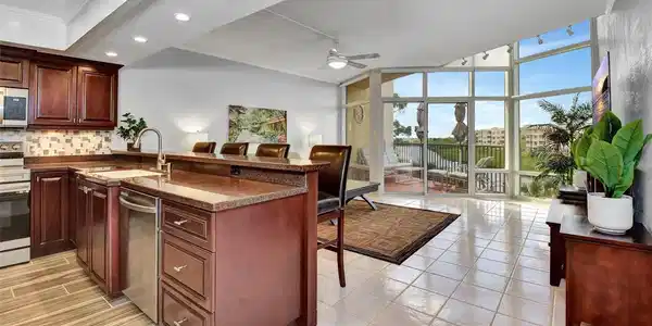520 PENINSULA