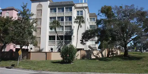 131 BLUFF VIEW