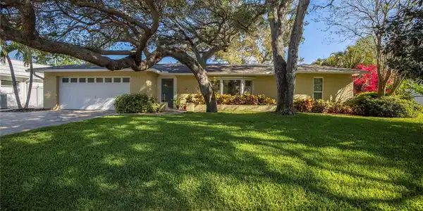 14401 BAY HILLS