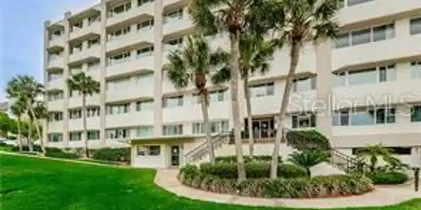 100 BLUFF VIEW
