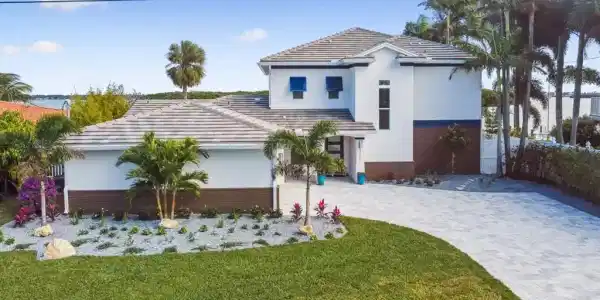 511 JOHNS PASS