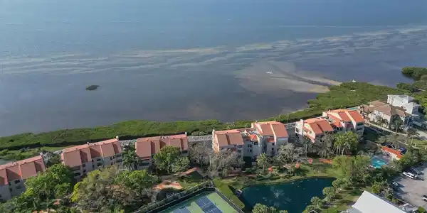 4561 BAY CLUB