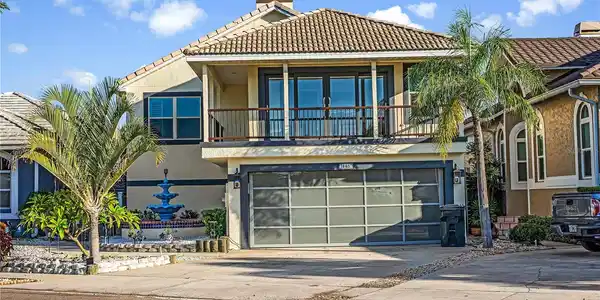 885 SYMPHONY ISLES
