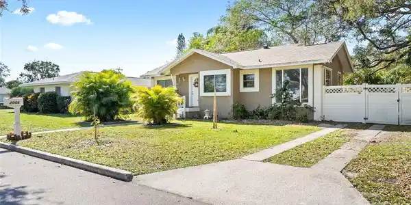 2006 20TH STREET W