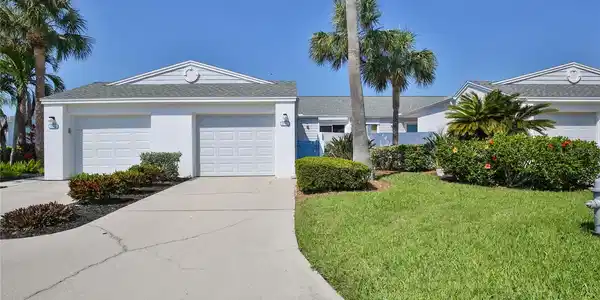 890 WATERSIDE