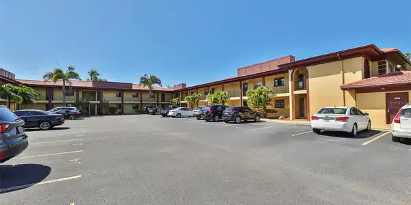 10190 IMPERIAL POINT W