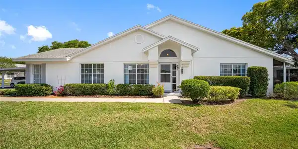 2722 FEATHERSTONE
