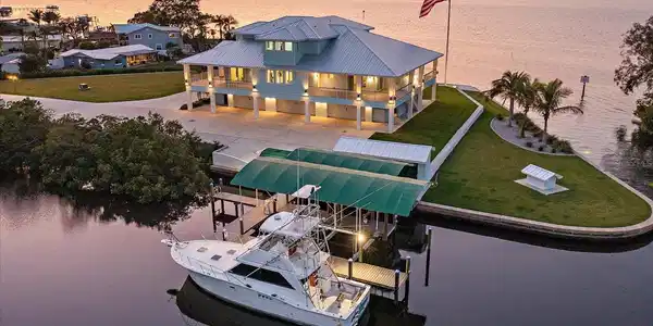 327 RIVERPOINT NE