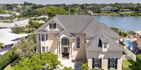 203 POINCIANA