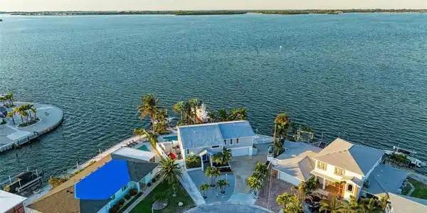 3604 ROYAL PALM DR