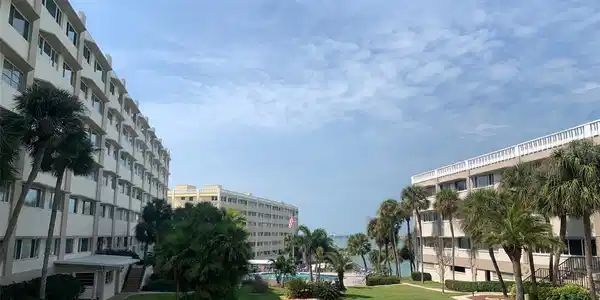 100 BLUFF VIEW