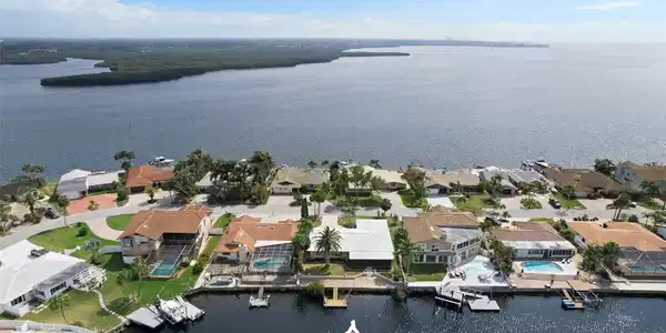 4945 SOUTHSHORE