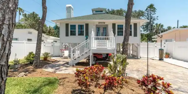 1213 BAY PINE