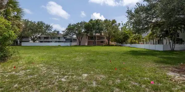 5964 BAYVIEW S