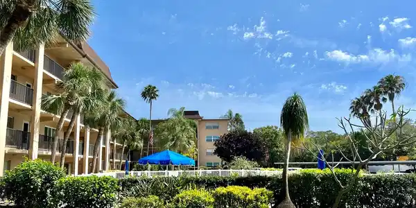 2525 BAY