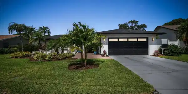 6742 TEQUESTA