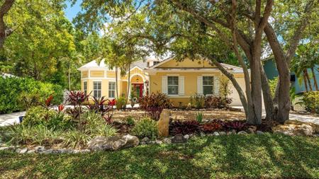 1746 HILLVIEW