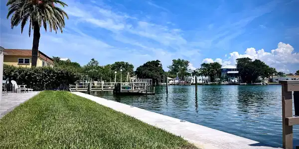 2605 BAY