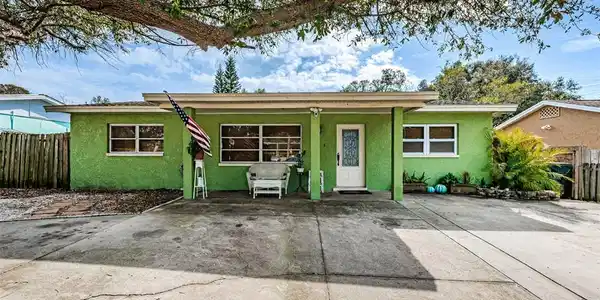 923 6TH SW