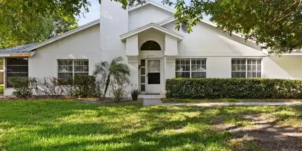 2727 FEATHERSTONE