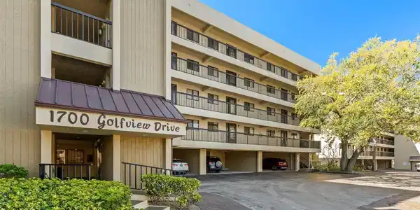 1728 GOLFVIEW DRIVE