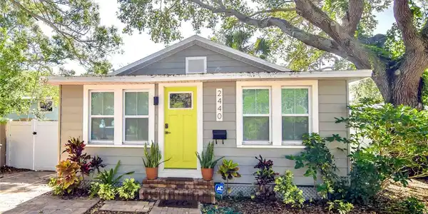 2440 QUINCY S