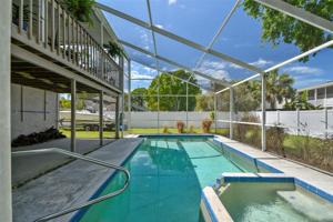 14 BAYWOOD