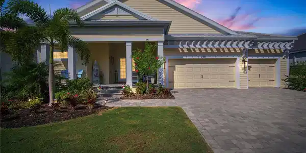 708 MANNS HARBOR