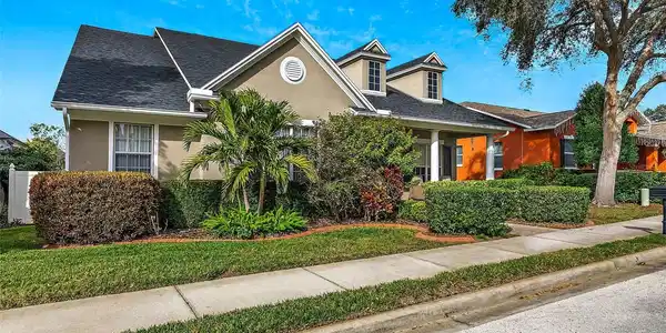 8114 WILLOW COURT