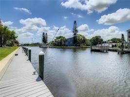 360 MOORINGS COVE