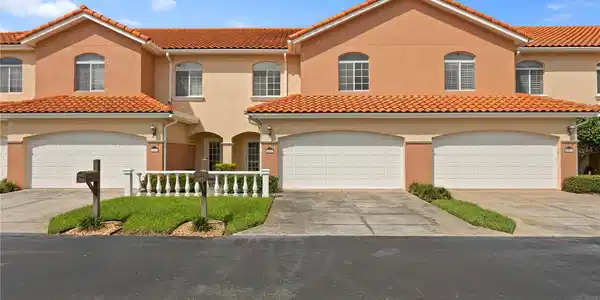 6241 VISTA VERDE W