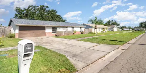 6004 FIREFLY LANE