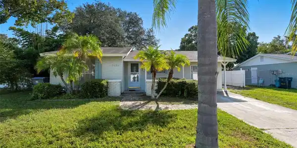 7923 WOODVINE CIRCLE